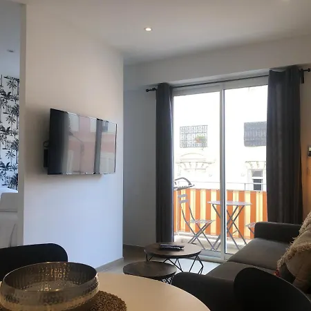 C001-beau Neuf Situé Au Centre