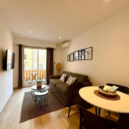 C001-beau Neuf Situé Au Centre