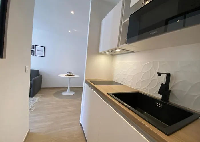 C001-beau Neuf Situe Au Centre