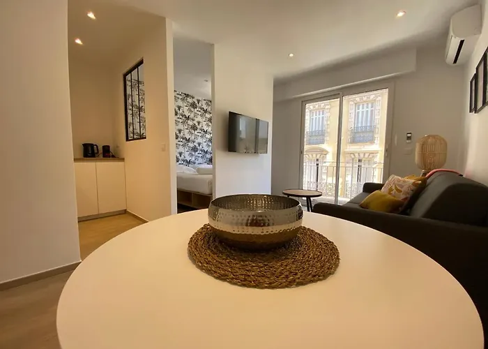 C001-beau Neuf Situe Au Centre Cannes