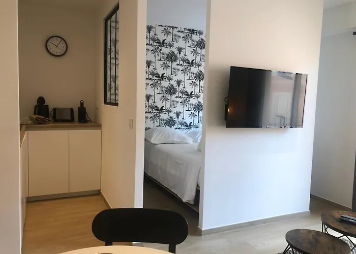 C001-beau Neuf Situe Au Centre *