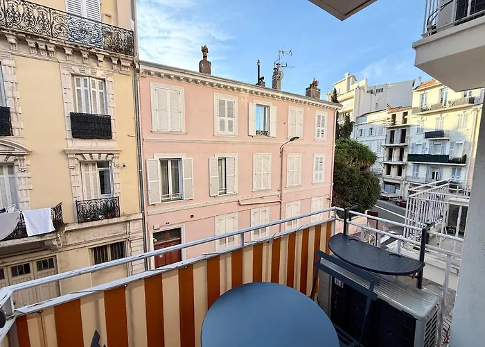 C001-beau Neuf Situe Au Centre *