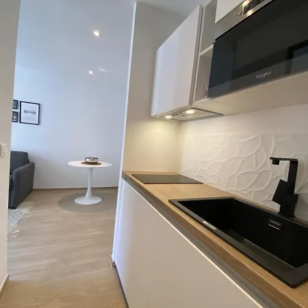 C001-beau Neuf Situe Au Centre