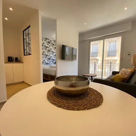 C001-beau Neuf Situe Au Centre Cannes