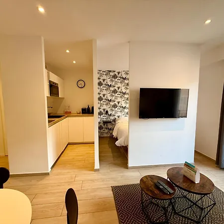 شقة C001-beau Neuf Situe Au Centre *