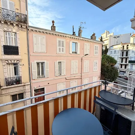 C001-beau Neuf Situe Au Centre *